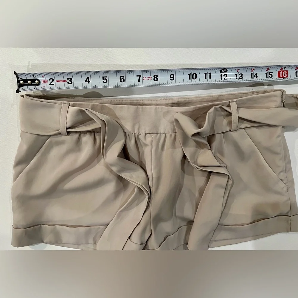 Express Obi Belt Cream Khaki Shorts Tailored Sash Cuffed Size 6 - Picture 5 of 9